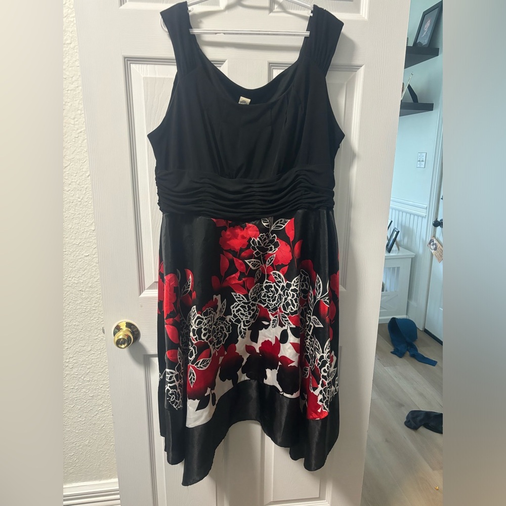 24W Black and Red floral dress